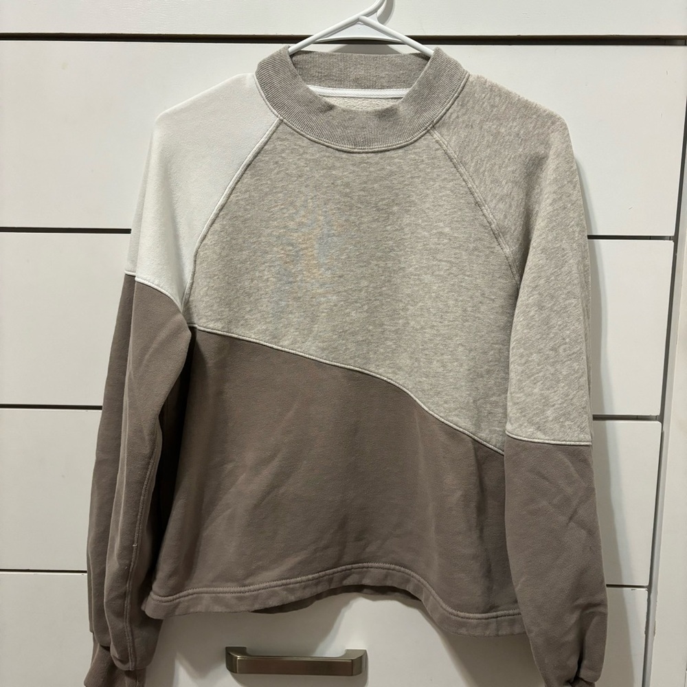 Abercrombie & Fitch Colorblock Crewneck Sweatshirt - Picture 2 of 6